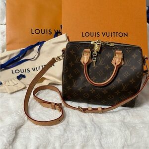 Louis Vuitton Speedy 25 with strap.